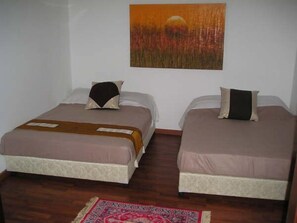 2 bedrooms, iron/ironing board, free WiFi, bed sheets
