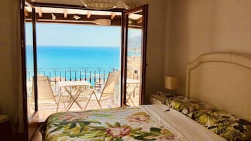 2 slaapkamers, een kluis op de kamer, een bureau