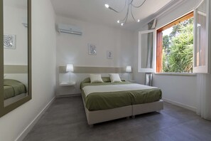 4 habitaciones, caja de seguridad en la habitación y escritorio 