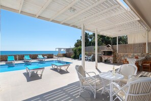 Outdoor dining - The Rhodes South Escape Beach (Plimmiri)