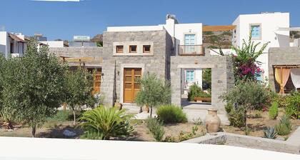 The house is stone, cozy, quiet, 2 steps from the center.