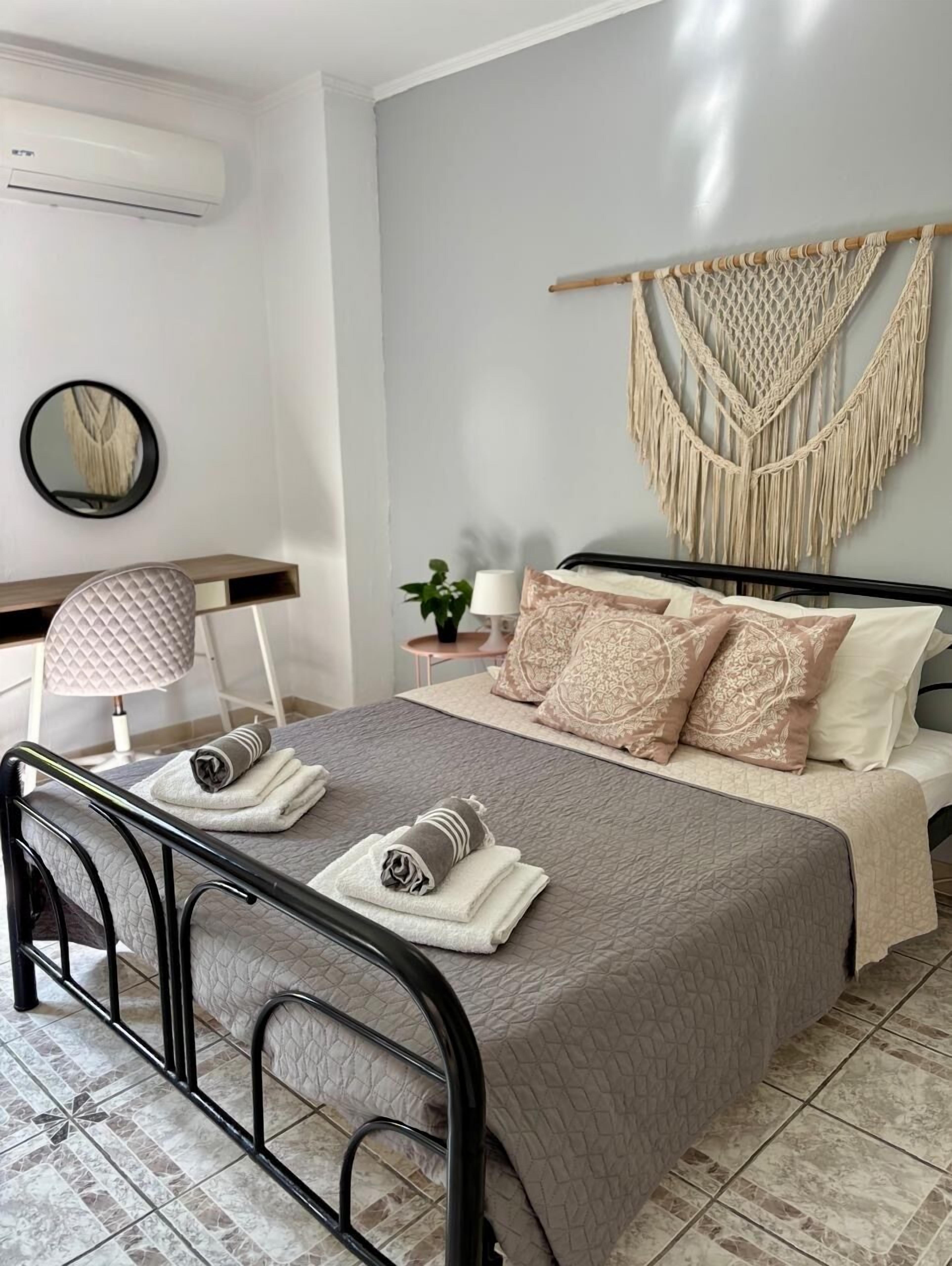 2 bedrooms, iron/ironing board, free WiFi, bed sheets