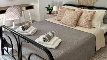 2 bedrooms, iron/ironing board, free WiFi, bed sheets