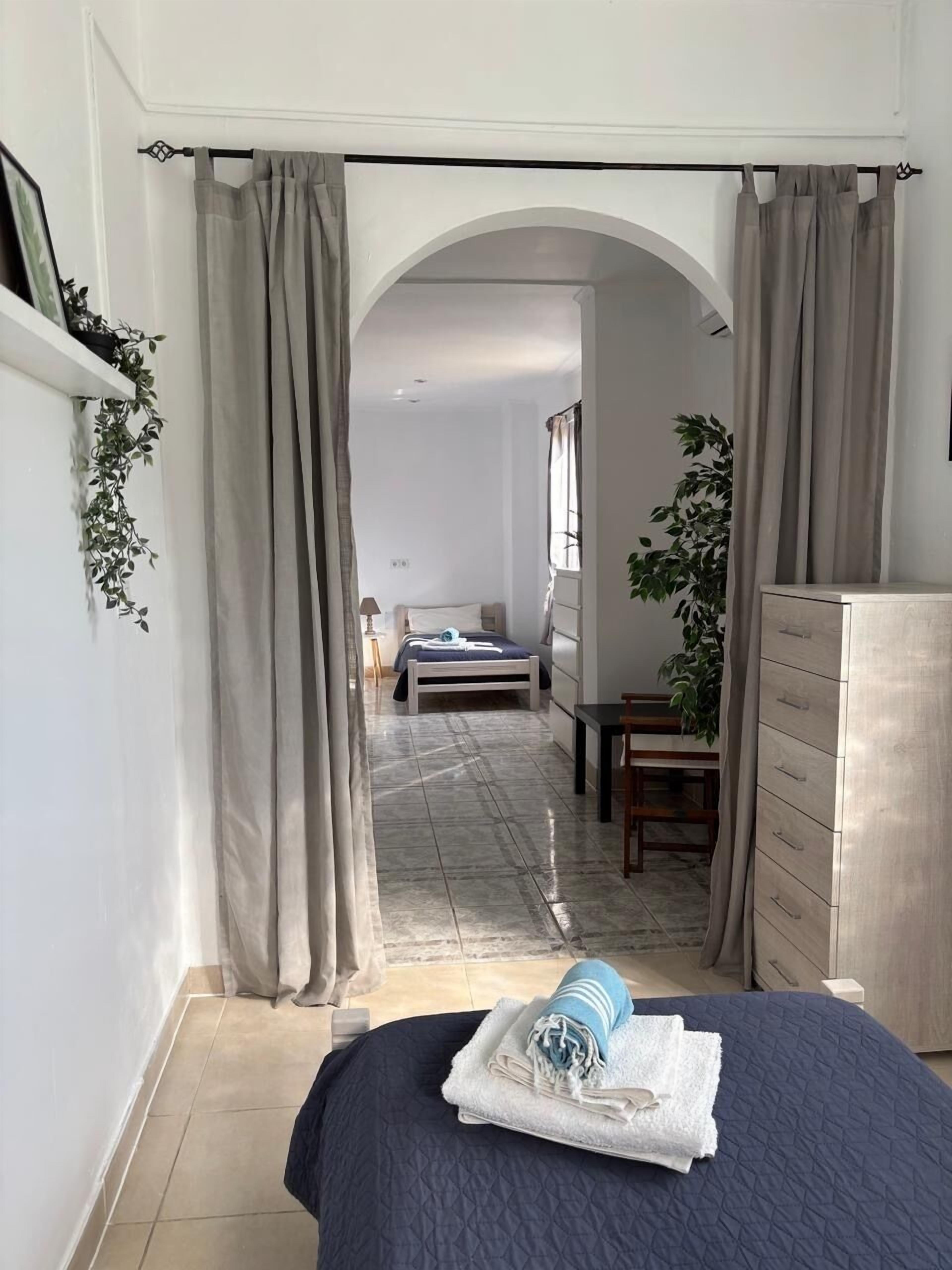 2 chambres, fer et planche à repasser, Wi-Fi gratuit, draps fournis
