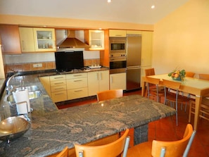 Fridge, microwave, oven, coffee/tea maker