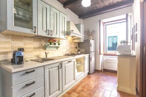 Coffee/tea maker, fridge, microwave, stovetop - Dimora Principe (Alghero)
