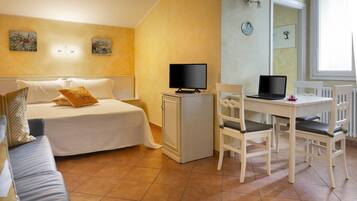 1 bedroom, travel crib, WiFi