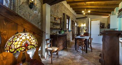 Belle maison en pierre avec jardin, dans un chĂąteau prĂšs de la plage et Ă 1 heure de Venise - 2