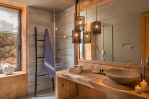 Bathtub, jetted tub, eco-friendly toiletries, hair dryer - Villa Calypso - Beachfront Luxury Villa with Heated Pool (Kissamos)