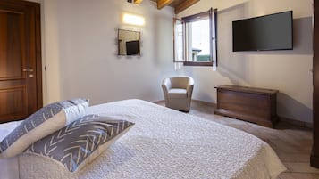 1 bedroom, travel crib, WiFi