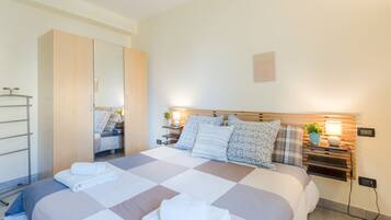 2 camere, una cassaforte in camera, una scrivania, ferro/asse da stiro