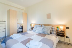 2 bedrooms, in-room safe, desk, iron/ironing board