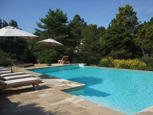 Villa Verdi D apartamento con aire acondicionado con terraza y piscina jardín privado