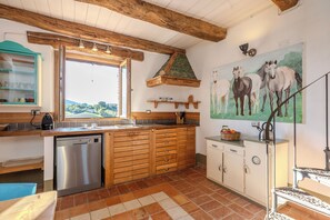 Fridge, stovetop, coffee/tea maker, toaster