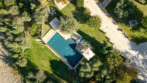 An aerial view of a property with a swimming pool, surrounded by trees and a patio area. - Deluxe Apartment The White Mulberry Tree Apartment (ARCEVIA)