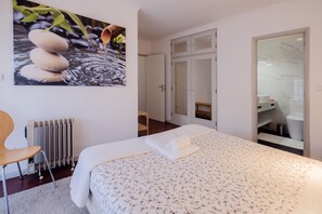 3 habitaciones, tabla de planchar con plancha, wifi y ropa de cama