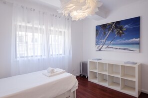 3 habitaciones, tabla de planchar con plancha, wifi y ropa de cama