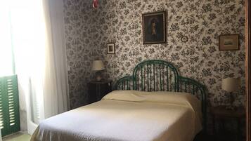 2 Schlafzimmer, Schreibtisch, Bügeleisen/Bügelbrett, WLAN