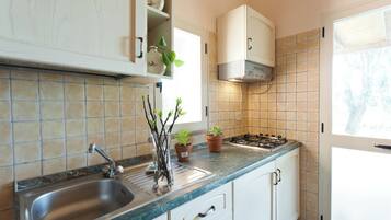 Réfrigérateur, plaque de cuisson, cafetière/bouilloire