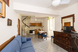 Smart TV - Musdea, Mimì sul Mare. Apartmet with private beach (Massa Lubrense)