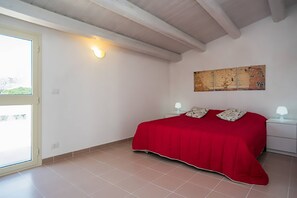 1 bedroom, bed sheets