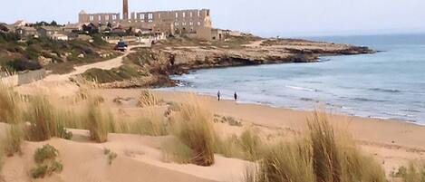 Una spiaggia nelle vicinanze