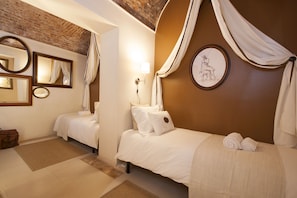 2 chambres, fer et planche à repasser, Wi-Fi, draps fournis