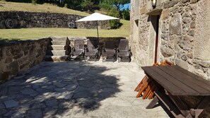 Outdoor dining - House for up to 12 persons next to Noia (Outes)