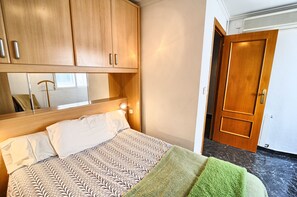 2 bedrooms, iron/ironing board, travel cot, free WiFi