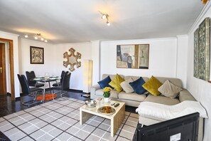 Flat-screen TV, Netflix, DVD player, books