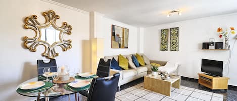 Flat-screen TV, Netflix, DVD player, books