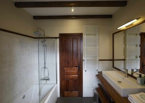 Hair dryer, towels - THE ERA OF SOMAO (Somado)