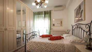 2 bedrooms, desk, iron/ironing board, travel crib