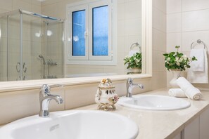 Shower, hair dryer, towels, soap - Villa Katrin is an  Exquisite Villa with private pool, garden and free parking. (Ialysos, Rhodes)