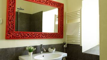 Combined shower/bathtub, hair dryer