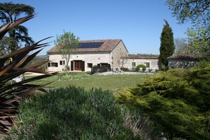 Exterior - Beautiful 3 bed stone country cottage with private heated pool in Monflanquin (Monflanquin)