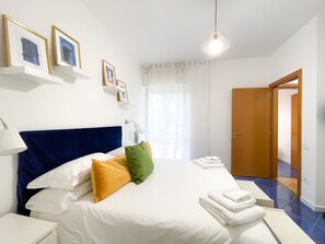 2 bedrooms, in-room safe, desk, iron/ironing board