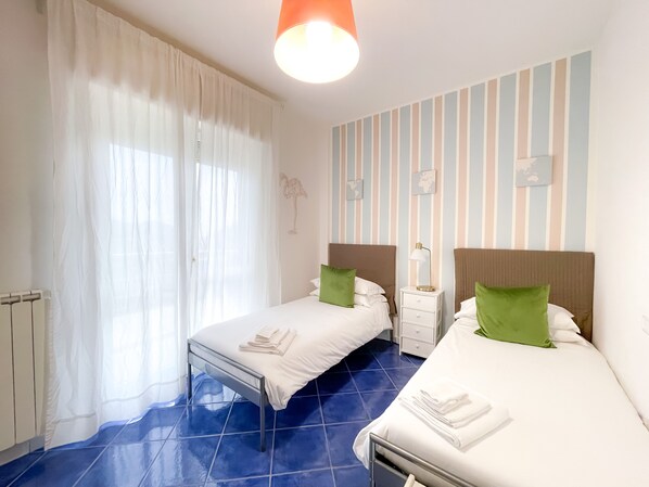 2 bedrooms, in-room safe, desk, iron/ironing board