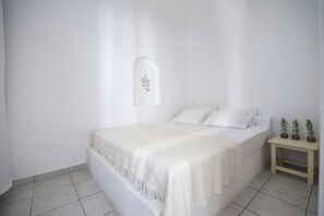 1 bedroom, iron/ironing board, travel cot, free WiFi