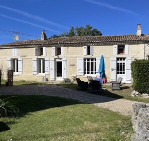 Exterior - 1830's Village Farmhouse - Shared Pool, Games Barn, Leisure Field. Beach 30 mins (Saint-Palais-De-Phiolin)