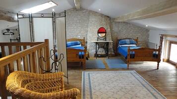 3 chambres, fer et planche à repasser, lit parapluie, Wi-Fi gratuit
