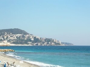 Beach nearby - Luxury Apartment in the Heart of Nice (Sleeps up to 4) Aircon, Elevator (Nice)