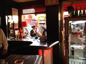 Bar (on property) - Luxury Apartment in the Heart of Nice (Sleeps up to 4) Aircon, Elevator (Nice)