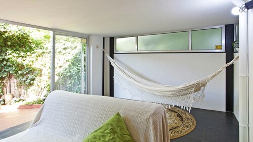 Quiet flat with private garden! Porto center!