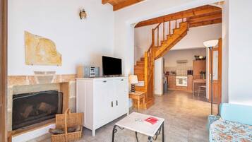 TV, fireplace, books, offices