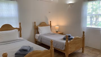 3 chambres, coffres-forts dans les chambres, fer et planche Ă repasser