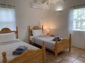 3 chambres, coffre-fort, fer et planche à repasser, lit de bébé portatif