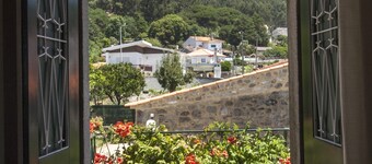 5-bedroom house close to beaches and city amenities.