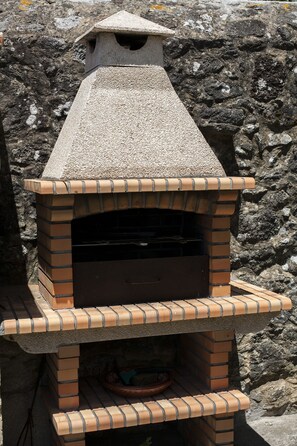 Property grounds - 5-bedroom house close to beaches and city amenities. (Viana do Castelo)