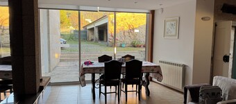 5-bedroom house close to beaches and city amenities.